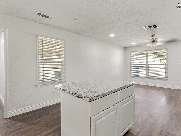 3406 Arthur St — Photo 16