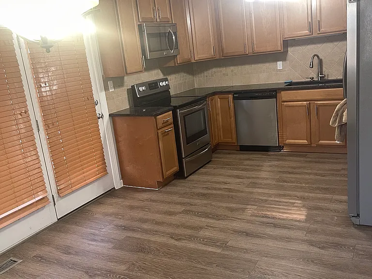 1400 Harford Square Dr — Photo 2