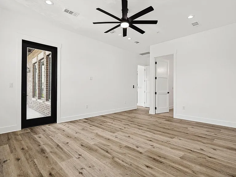 767 W Main St #205 — Photo 11