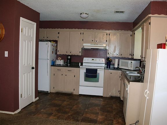 5th image of 1719 W Wyandotte Ave