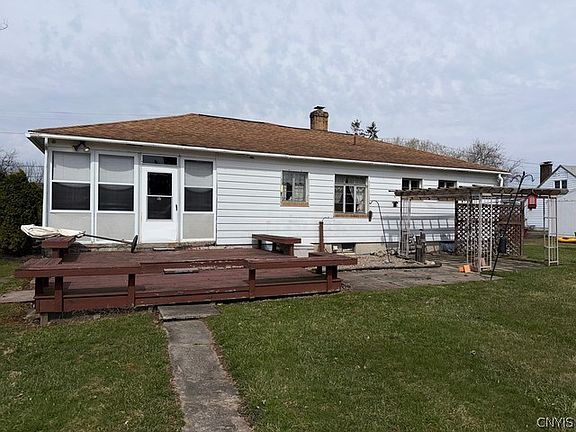 5th image of 2092 W Genesee Street Rd