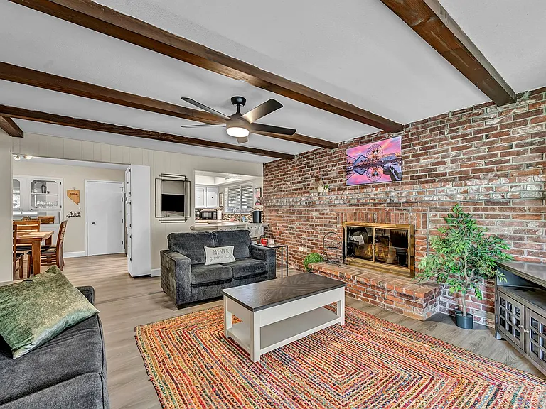 1490 Foster Dr — Photo 4