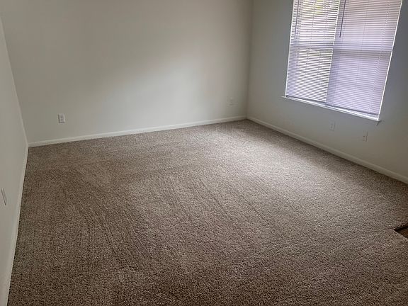 4th image of 141 Bassett Ave #141