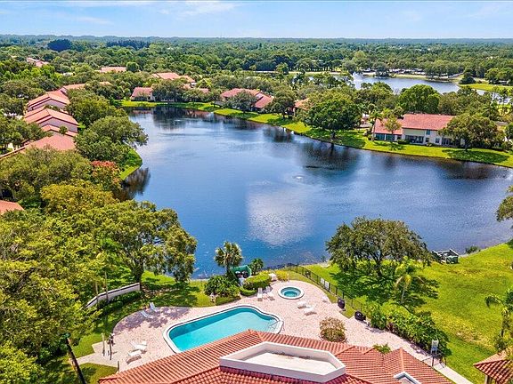 2nd image of 6050 SE Martinique 202 Drive #202