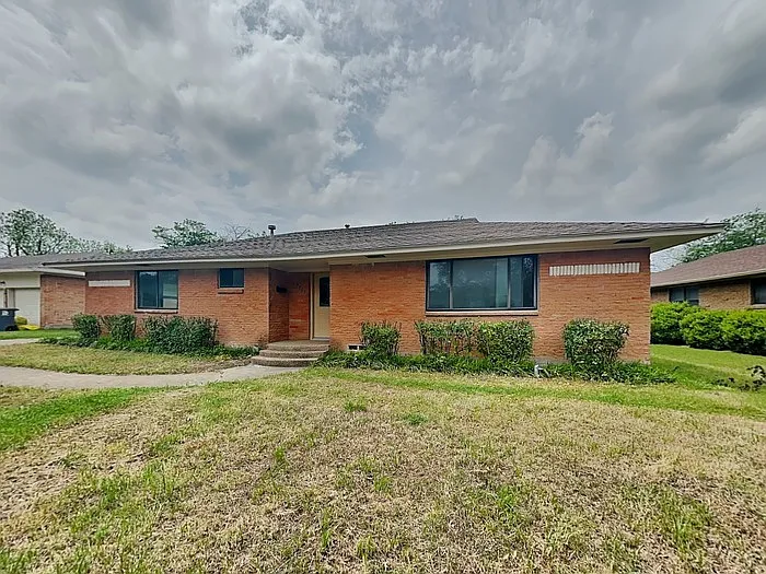 5705 Trailwood Dr — Photo 1