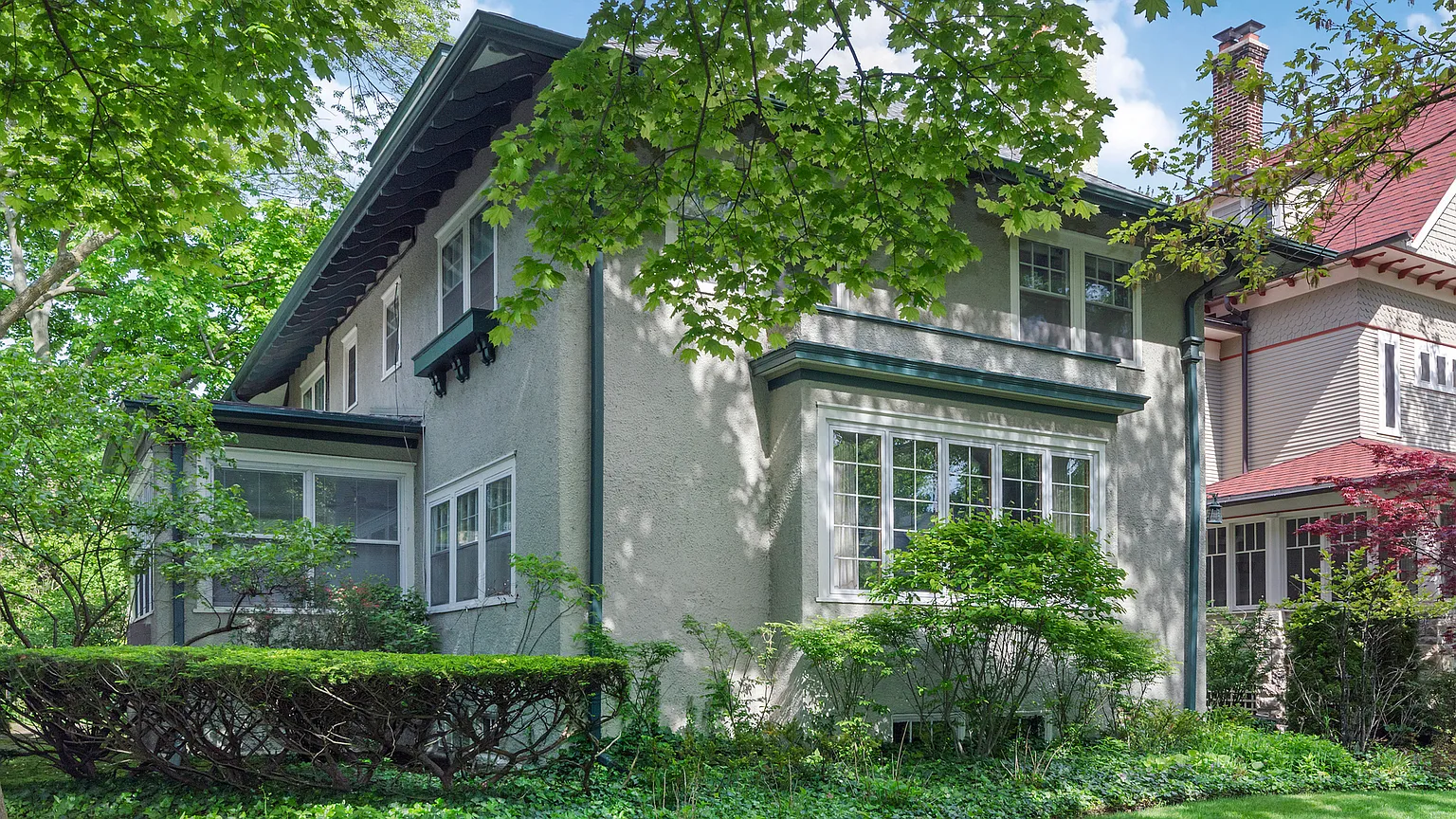 1010 Sheridan Rd photo 1