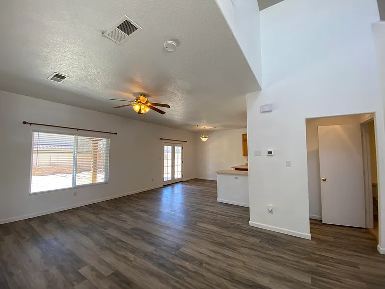 1412 Stone Canyon Rd NE — Photo 18
