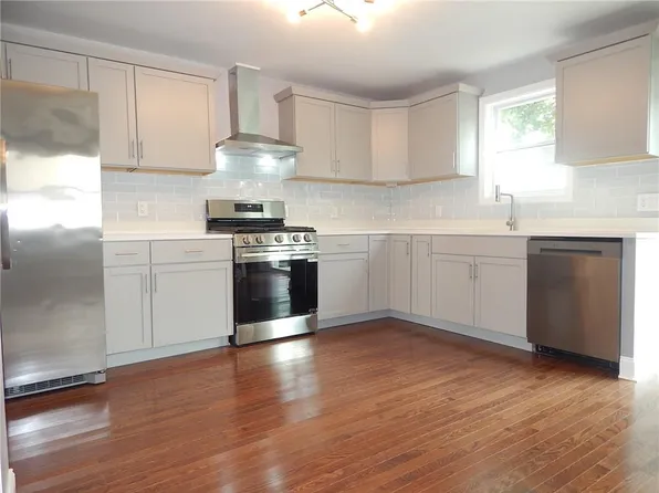 52 Hillwood St, Cranston, RI 02920
