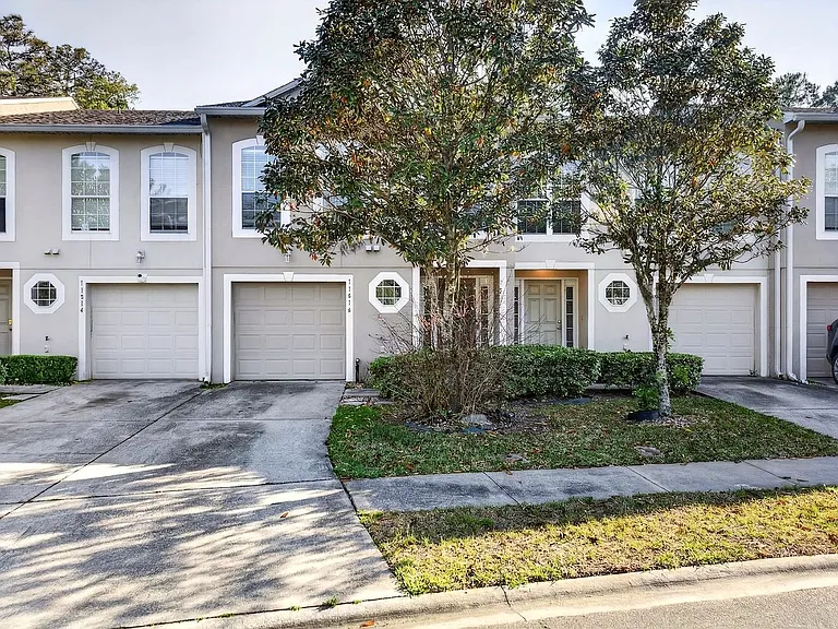 11816 Lake Bend Cir — Photo 1