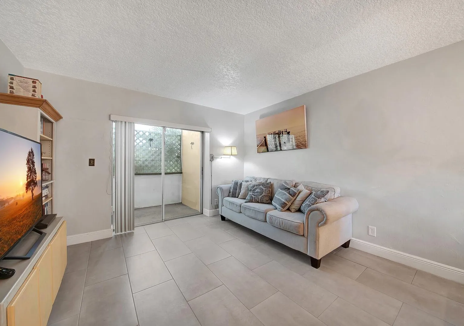 2 bed, 1.0 bath, 894 sqft, $1,800 — Photo 3