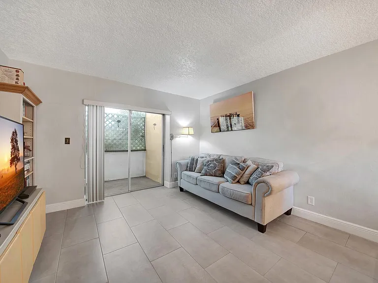 2812 Garden Dr S #109 — Photo 3
