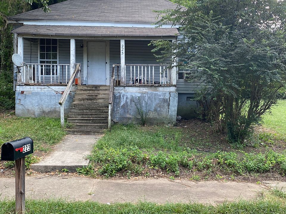 2nd image of 223 Pennington Ave SW