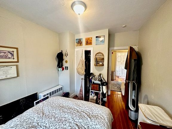 3rd image of 435 Hanover St APT 4a