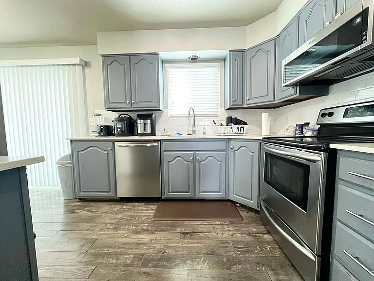 5658 S Village Way — Photo 2