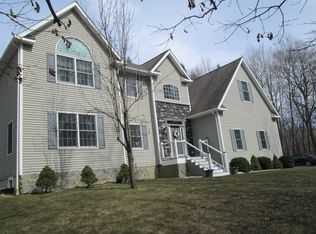 38 Wildflower Rdg, Poughkeepsie, NY 12603