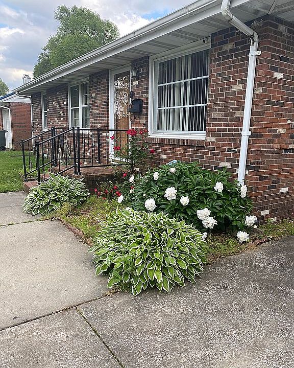 1st image of 414 Tampa Dr