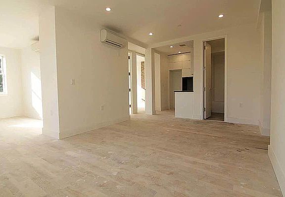 3rd image of 1509 Jefferson Ave #4R