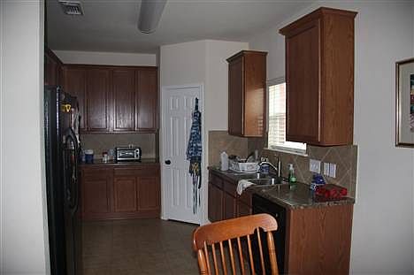 3rd image of 923 Evergreen Farm Dr