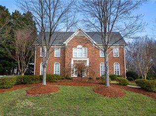 2920 Starmount Farms Dr, Greensboro, NC 27408