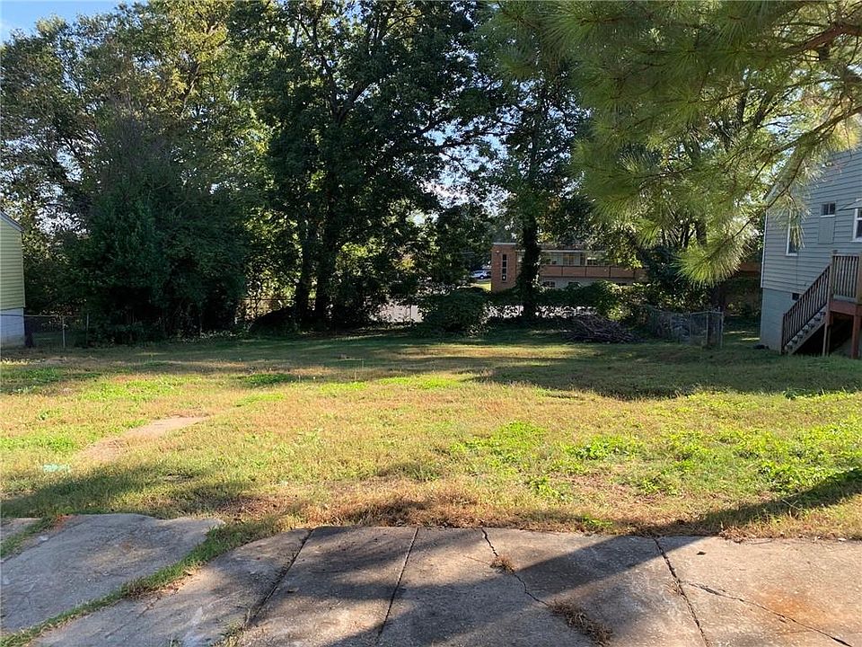 2nd image of 632 Frasier St SE Lot 10