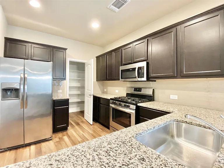 2937 Bridekirk Dr — Photo 4