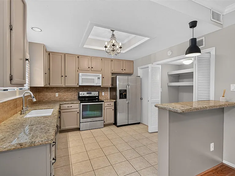 11711 Memorial Dr #11 — Photo 14