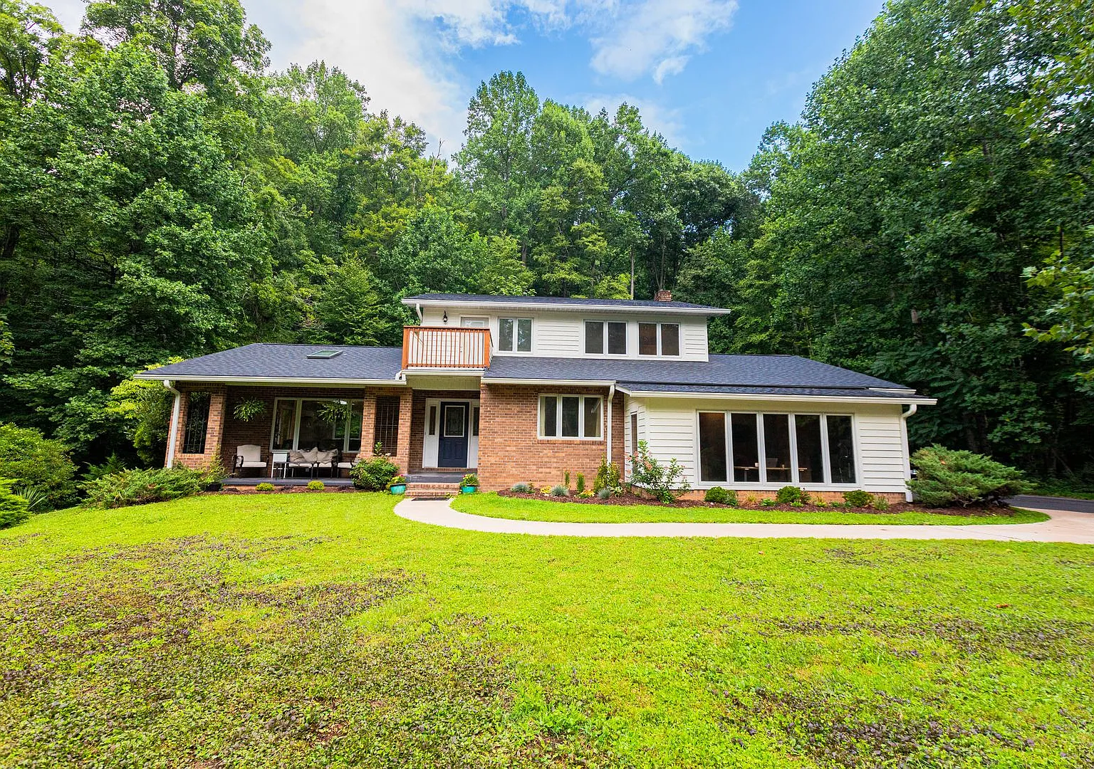Spacious 4BR Home with Office and Fiber Internet Near Asheville — Photo 1
