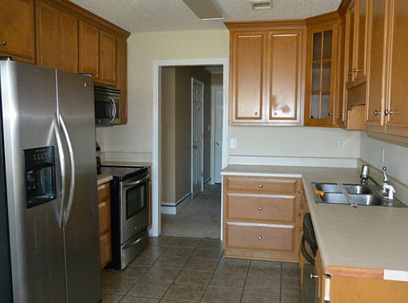 2nd image of 100 Oakwood Ct