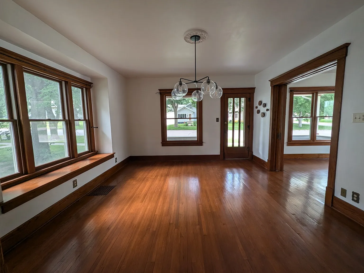 4 bed, 2232 sqft, $2,500 — Photo 4