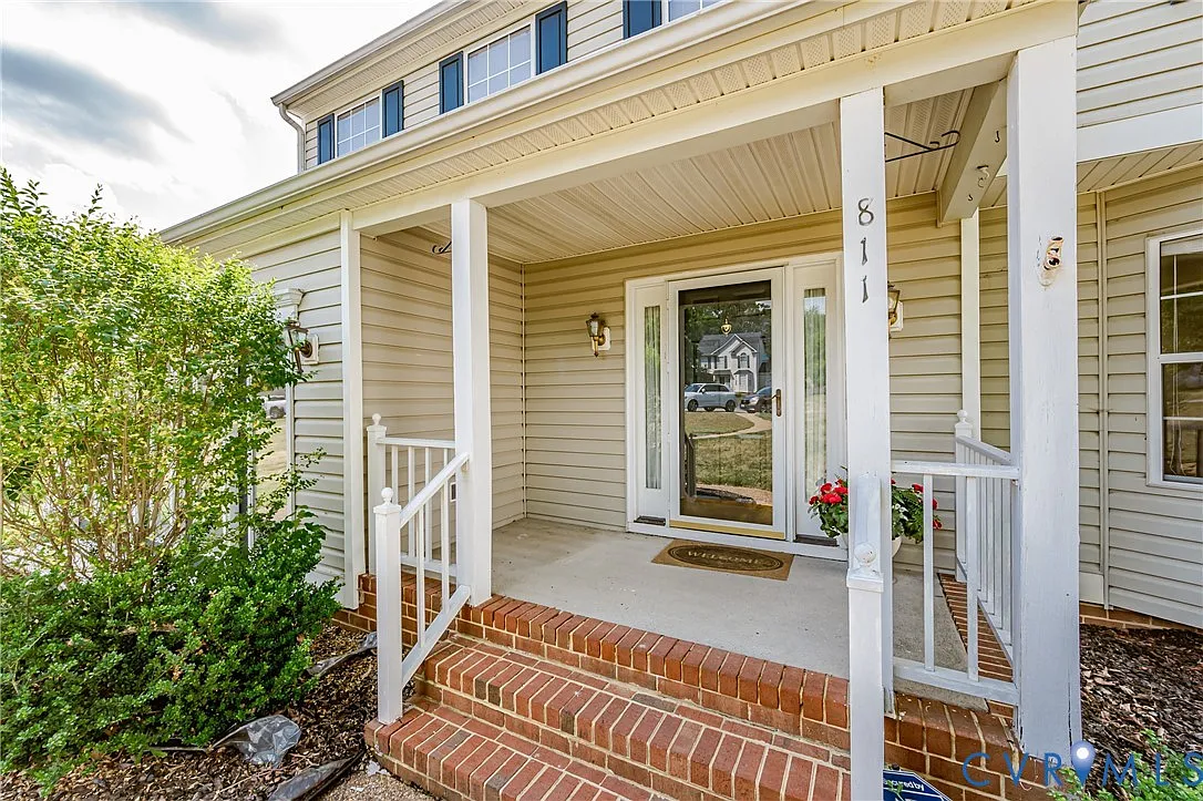 4 bed, 3.0 bath, 2320 sqft, $2,750 — Photo 2