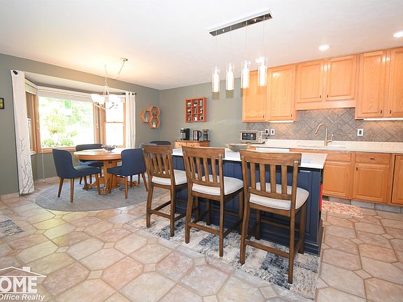 4th image of 972 Chipman Ln