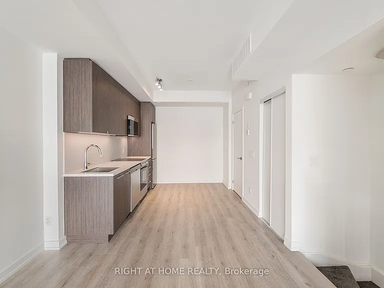260 Finch Ave E #4 — Photo 9