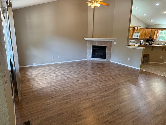 4th image of 16 Harlow Dr