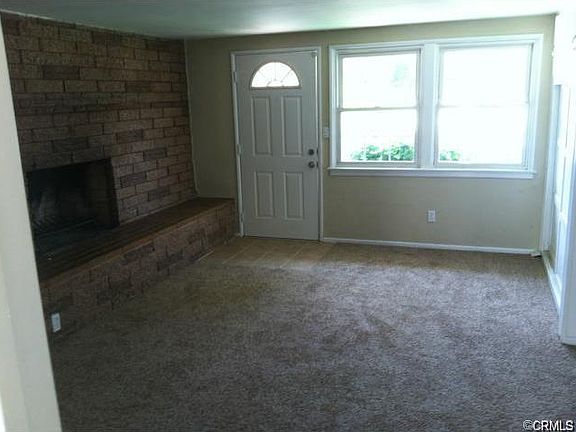 2nd image of 264 W 39th St