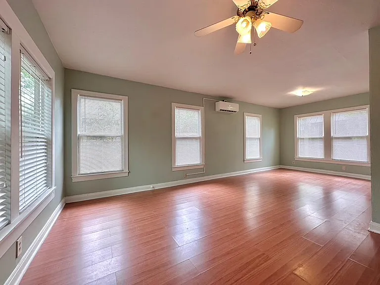 914 E 39th St #1 — Photo 5