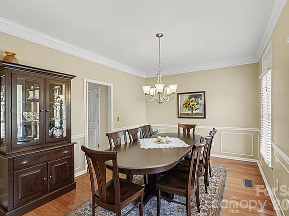 4th image of 104 Southern Cross Ln