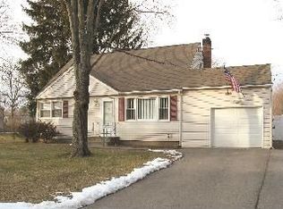 19 Essex Rd, Poughkeepsie, NY 12601