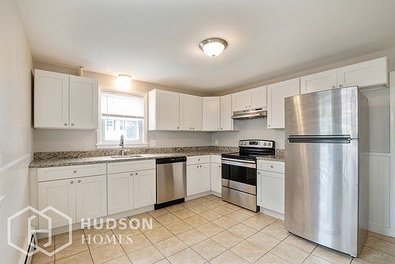 3rd image of 14 Louise St