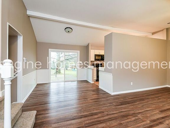 4th image of 874 Iroquois Run