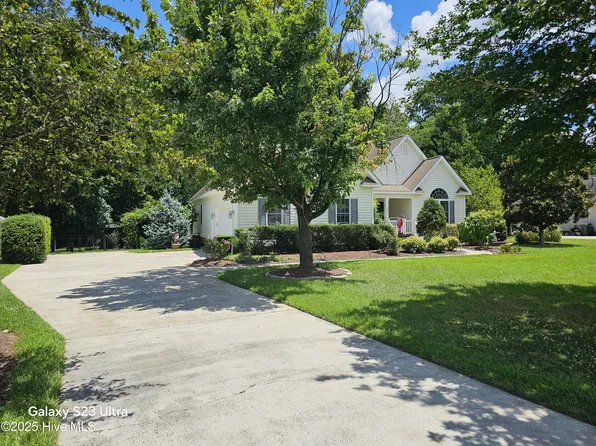 2623 Plumosa Drive, Grimesland, NC 27837
