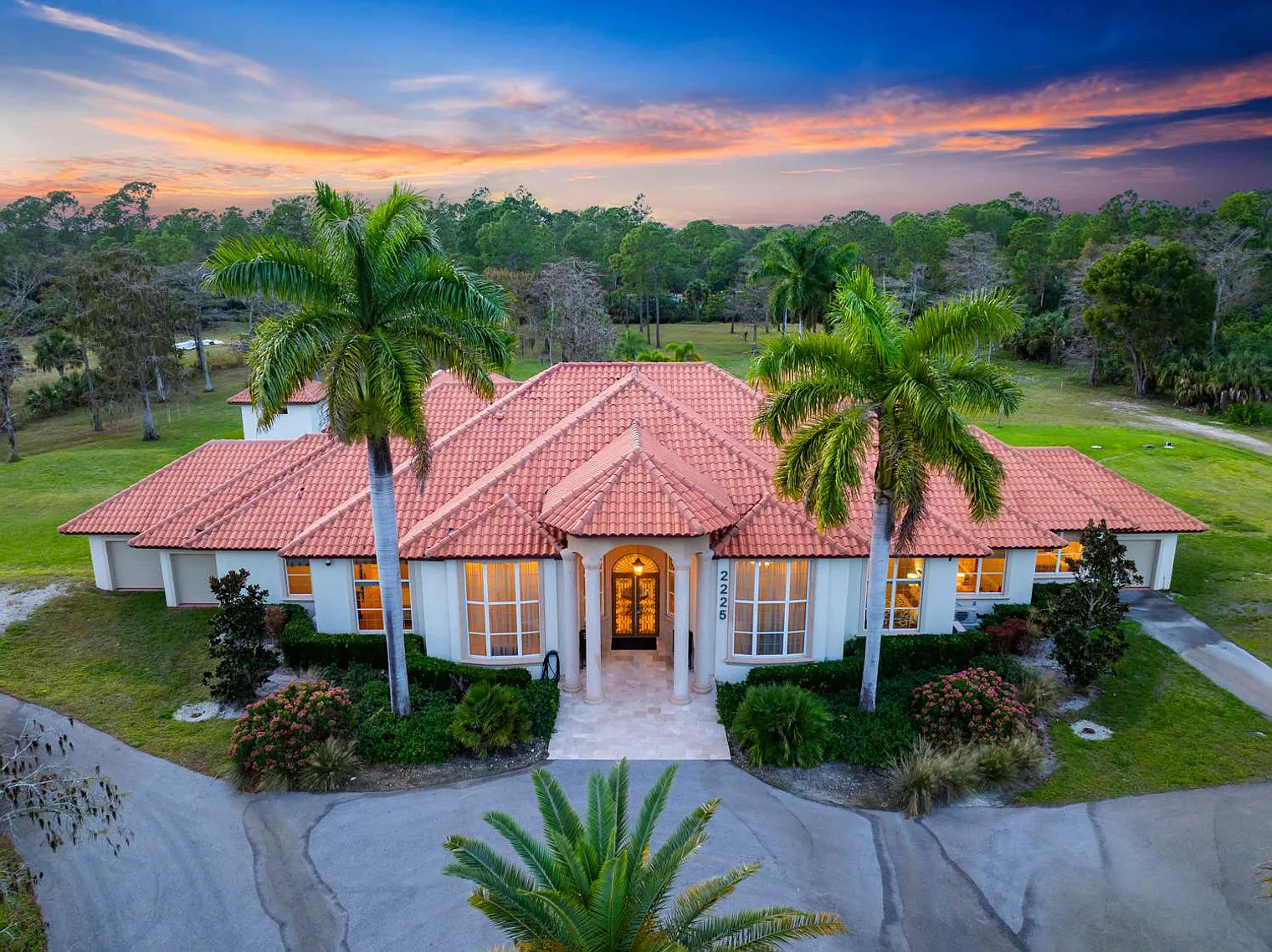 9 bed, 8.0 bath, 10763 sqft, $19,147 — Photo 4