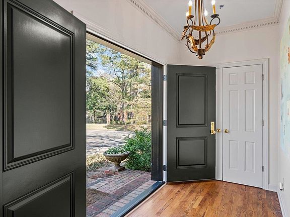 4th image of 4303 Hathaway Ln