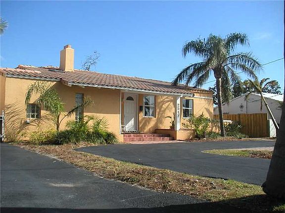 3rd image of 2517 E Las Olas Bl