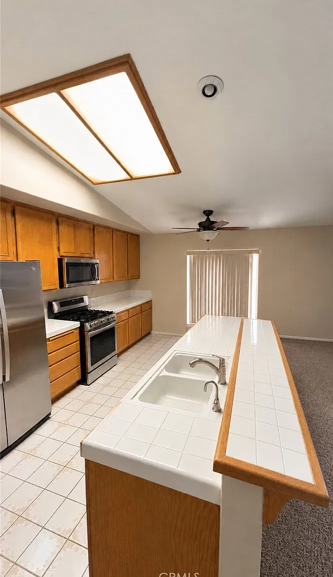 3 bed, 2175 sqft, $3,200 — Photo 4