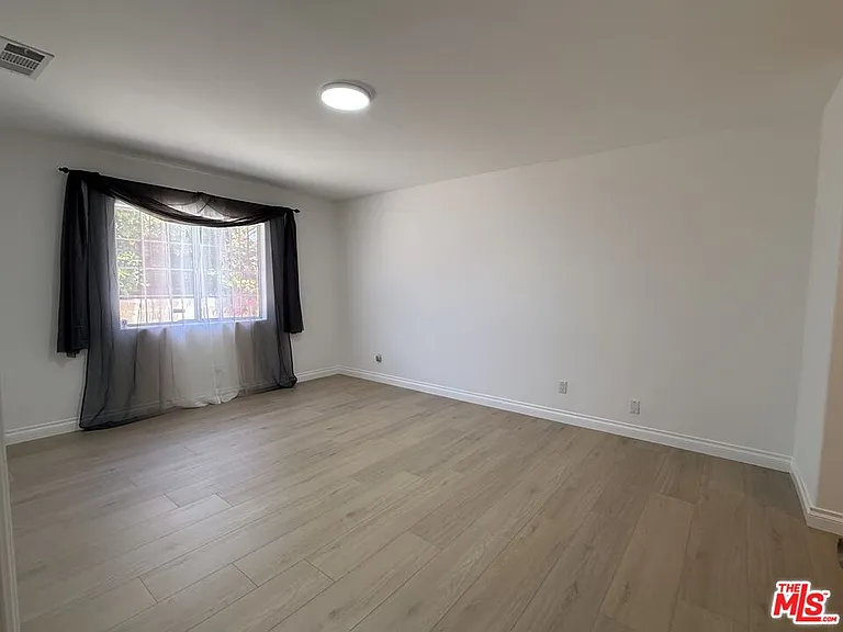 10109 Gloria Ave — Photo 12