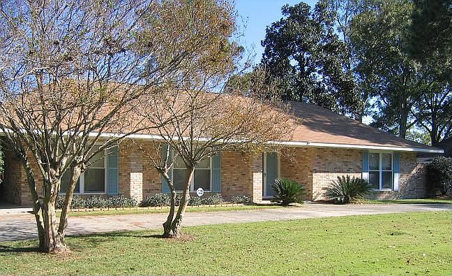 1659 Sherwood Forest Blvd
