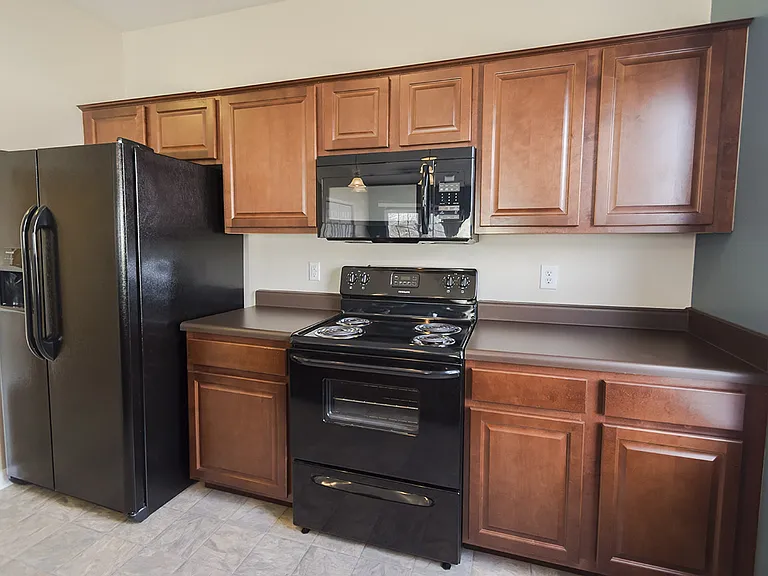 East Bay I Apartments — Photo 13