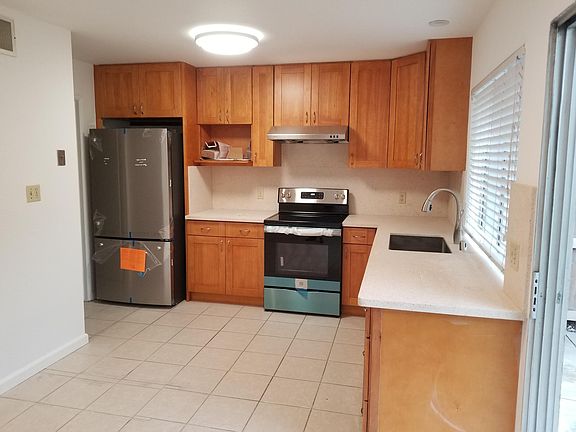 5th image of 946 Summerside Dr Unit D
