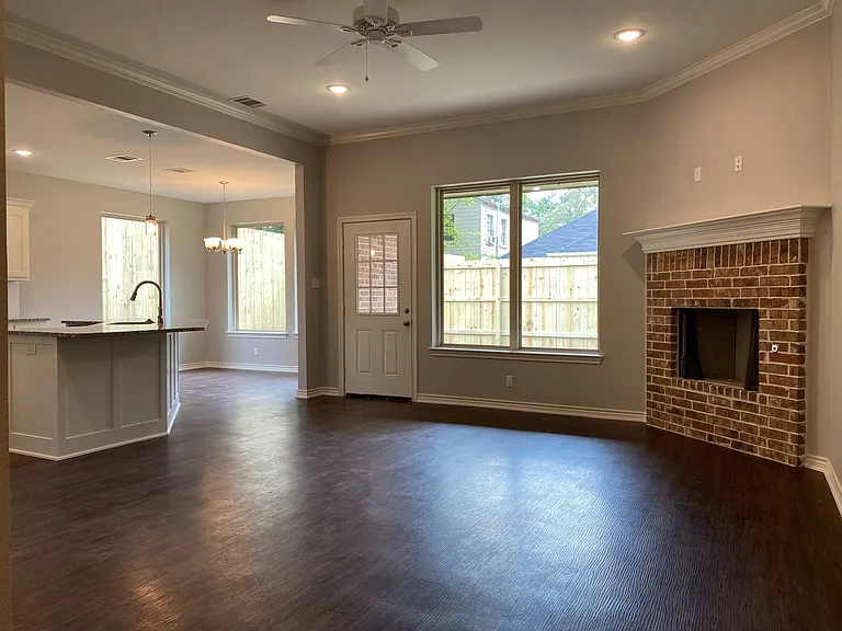 307 Ford St — Photo 3