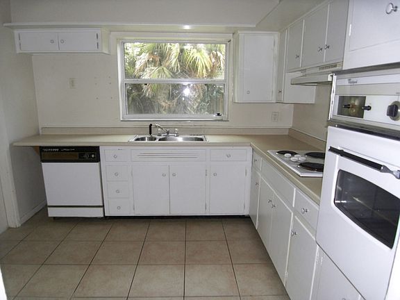 2nd image of 243 NE 1st Ct